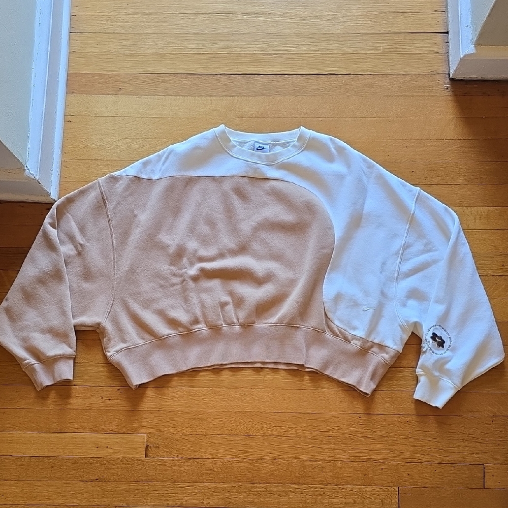 Nike, Colorblock Cropped Drop Shoulder Sweatshirt, Tan/Cream, EUC, Women's M